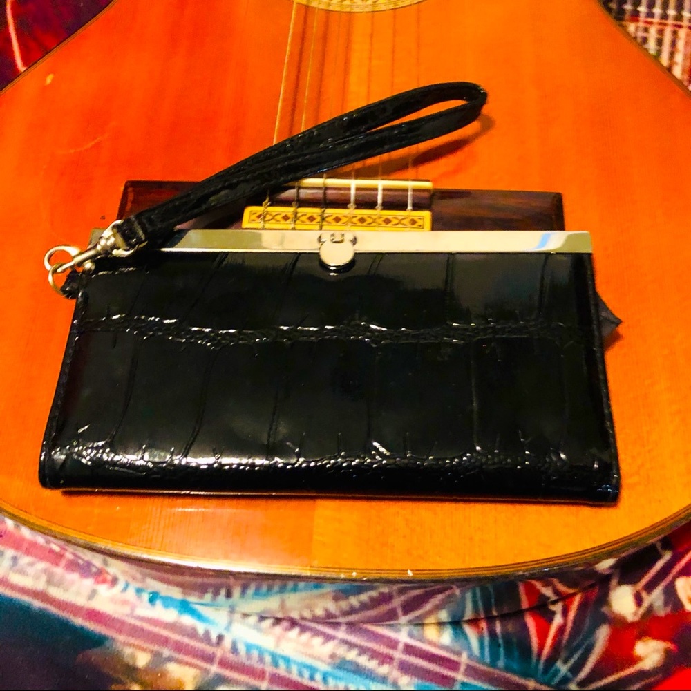 Chateau Brand Scored Design Black Wristlet